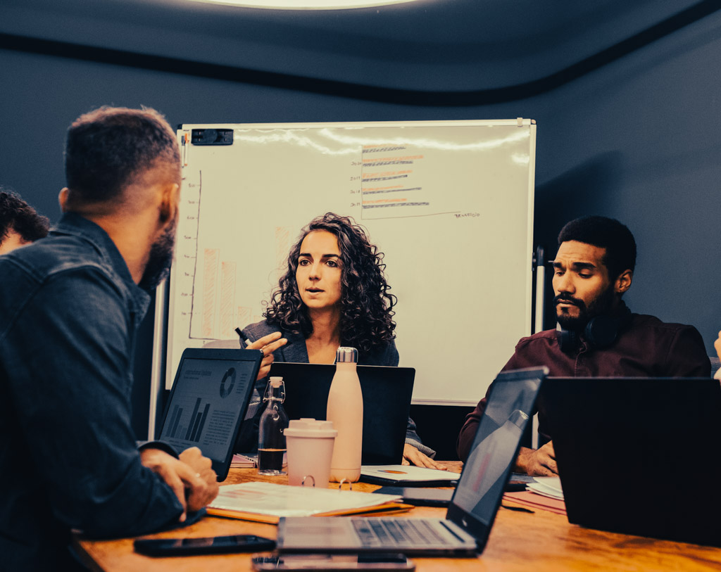 Effective change management strategies for Power BI rollout in organizations.